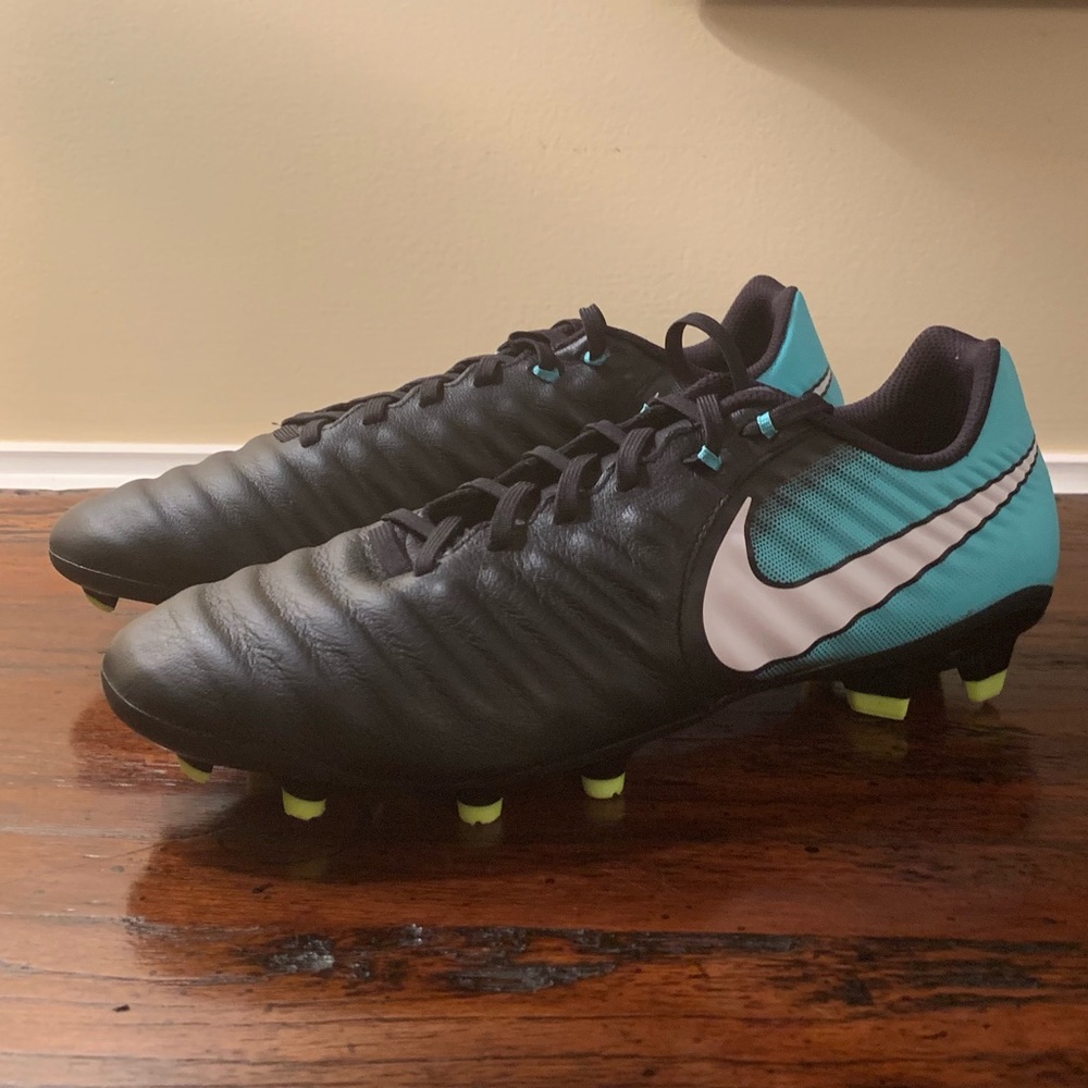Nike Tiempo Ligera IV Women’s Soccer Cleats